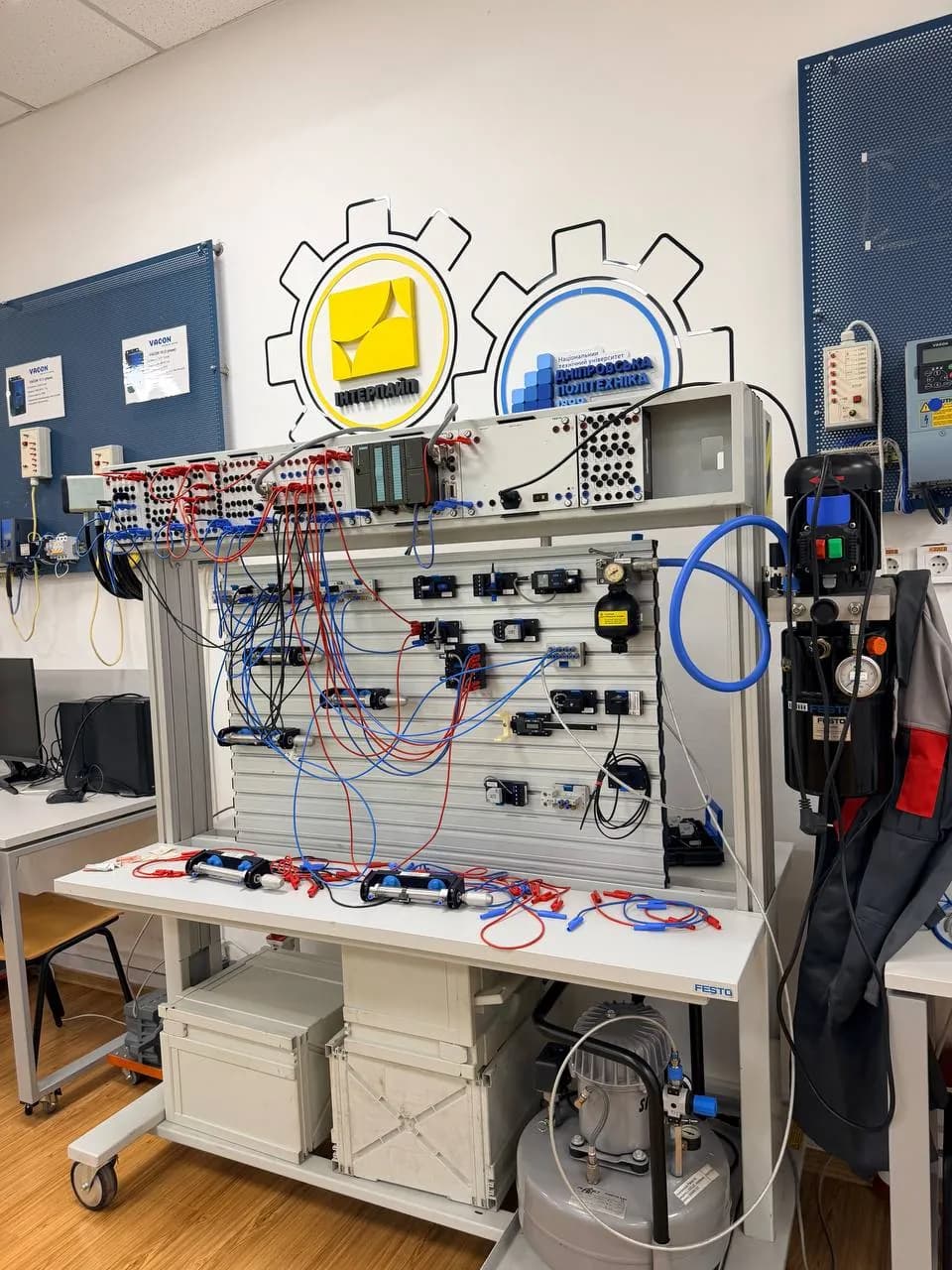 Лабораторія сервоприводів і систем керування рухом Interpipe Mechatronic Lab 2 (IML2)