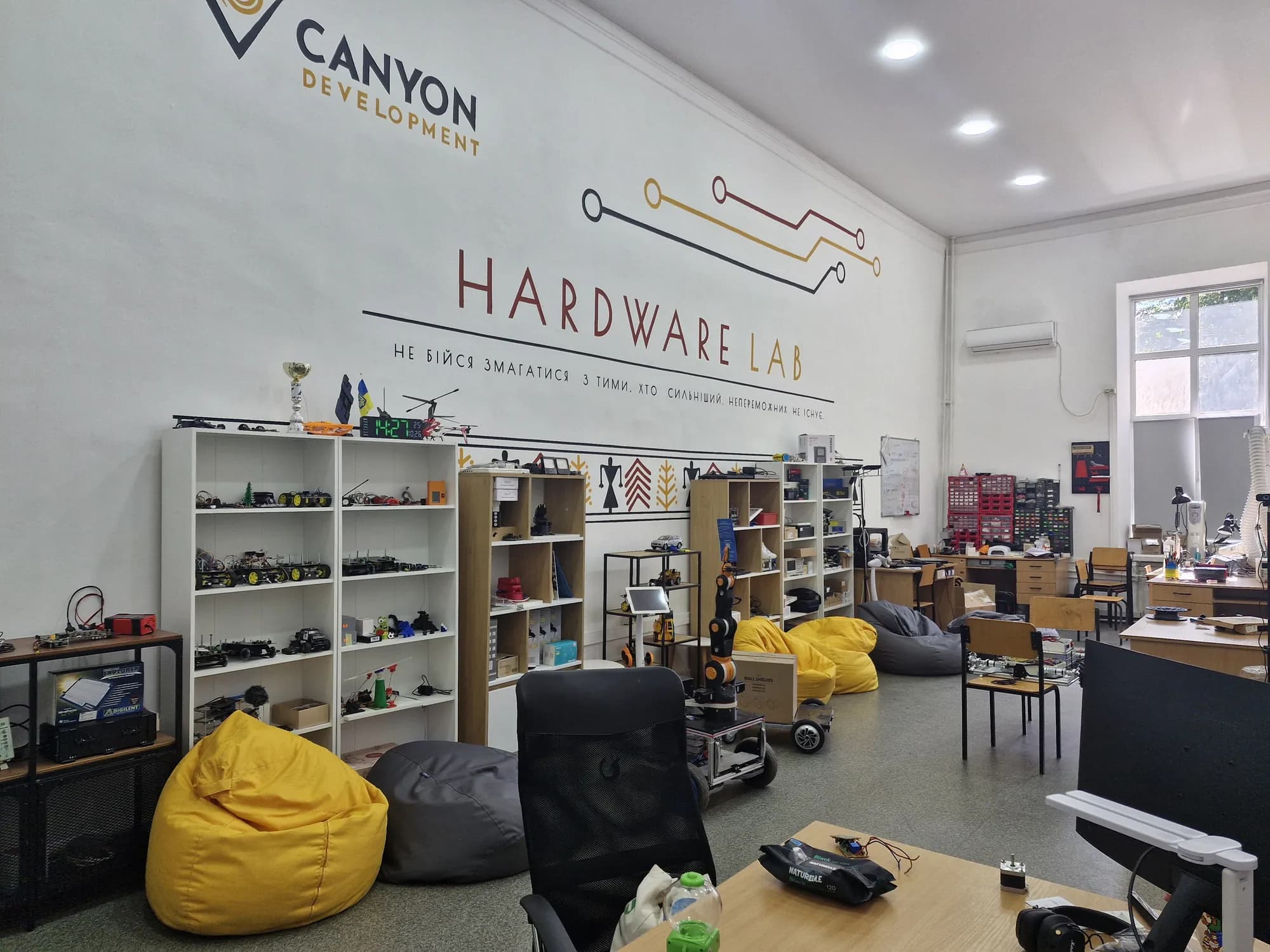 Лабораторія електроніки Дніпровської політехніки та компанії Canyon Development