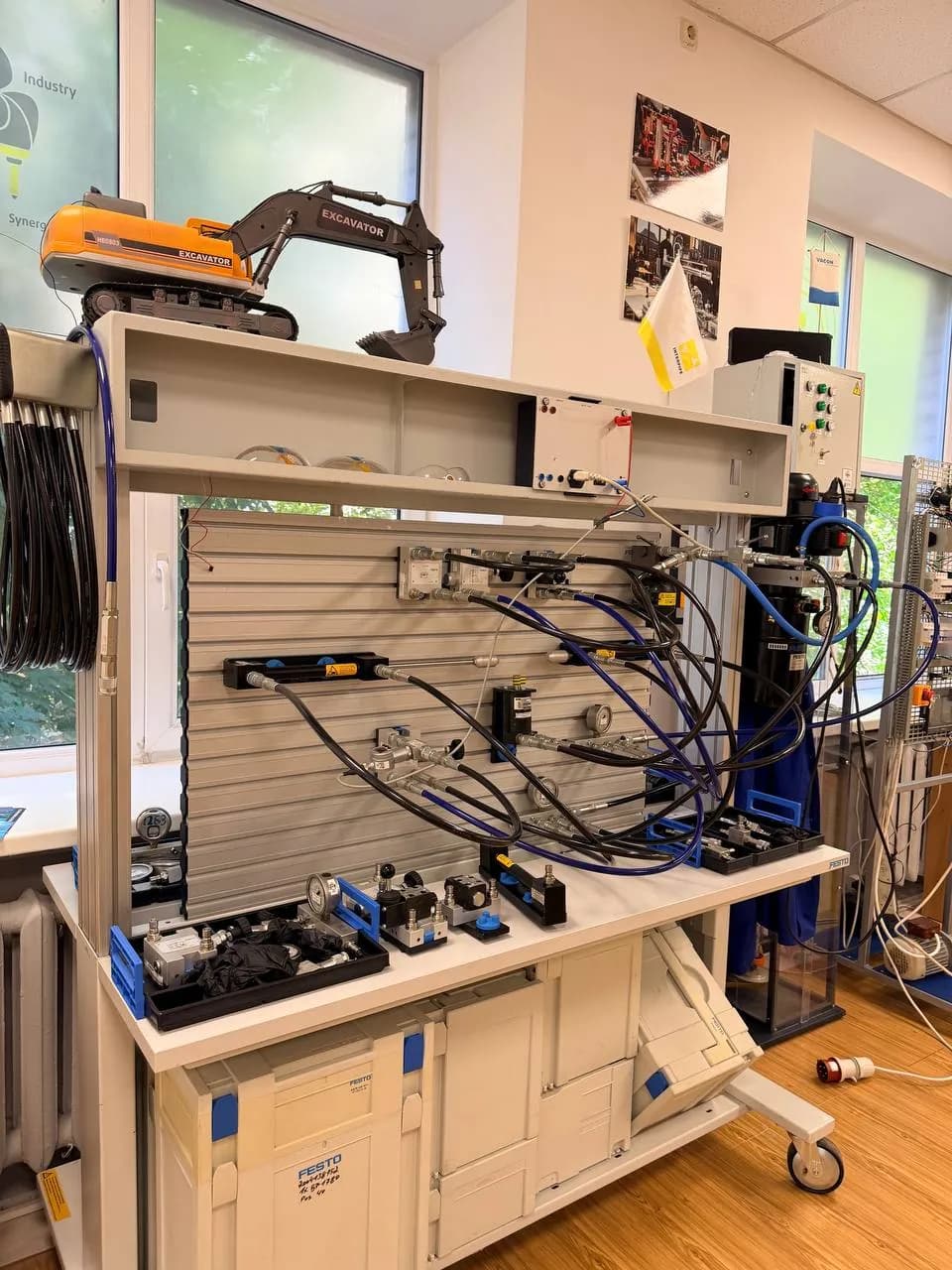 Лабораторія сервоприводів і систем керування рухом Interpipe Mechatronic Lab 2 (IML2)