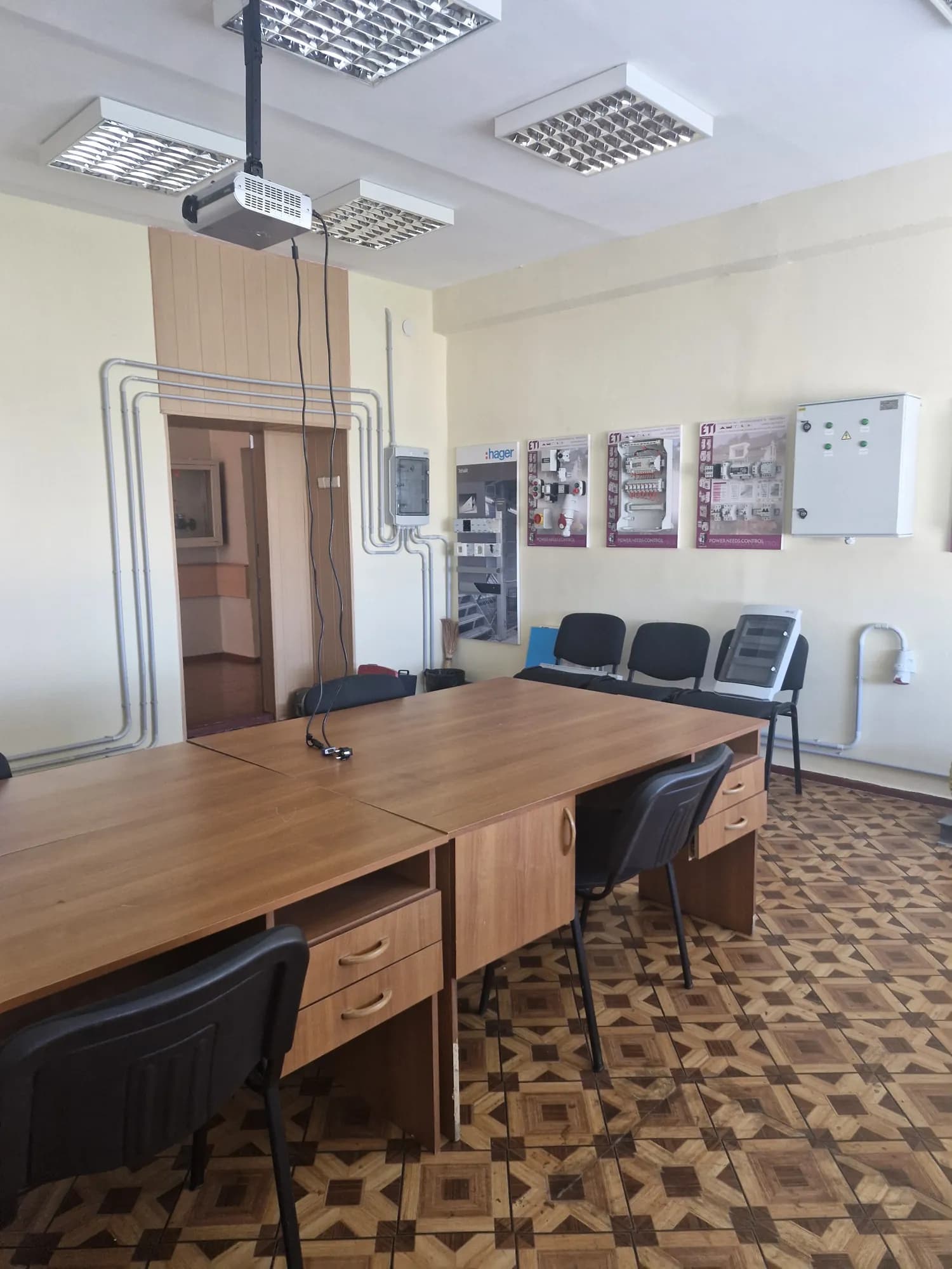 Лабораторія інноваційних систем електрозабезпечення ETI ТОВ «ЕТІ Україна» G3) Електрична інженерія