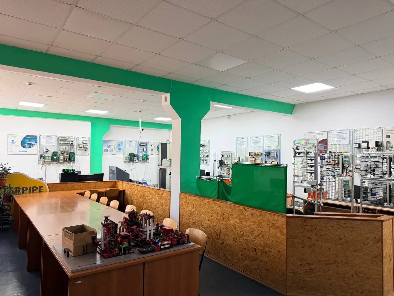 Авторизований навчальний центр компанії Schneider Electric