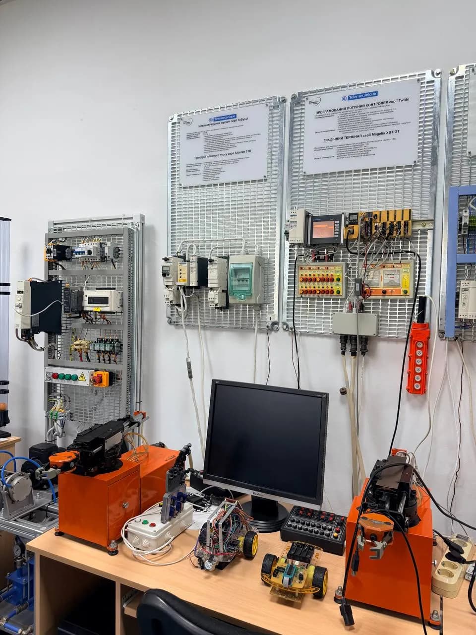 Авторизований навчальний центр компанії Schneider Electric